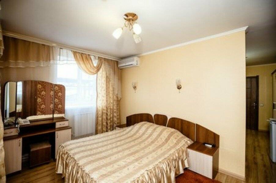 Фотографии номера Двухместный номер Делюкс с 2 двуспальными кроватями в Гостинице Боярд Уссурийск