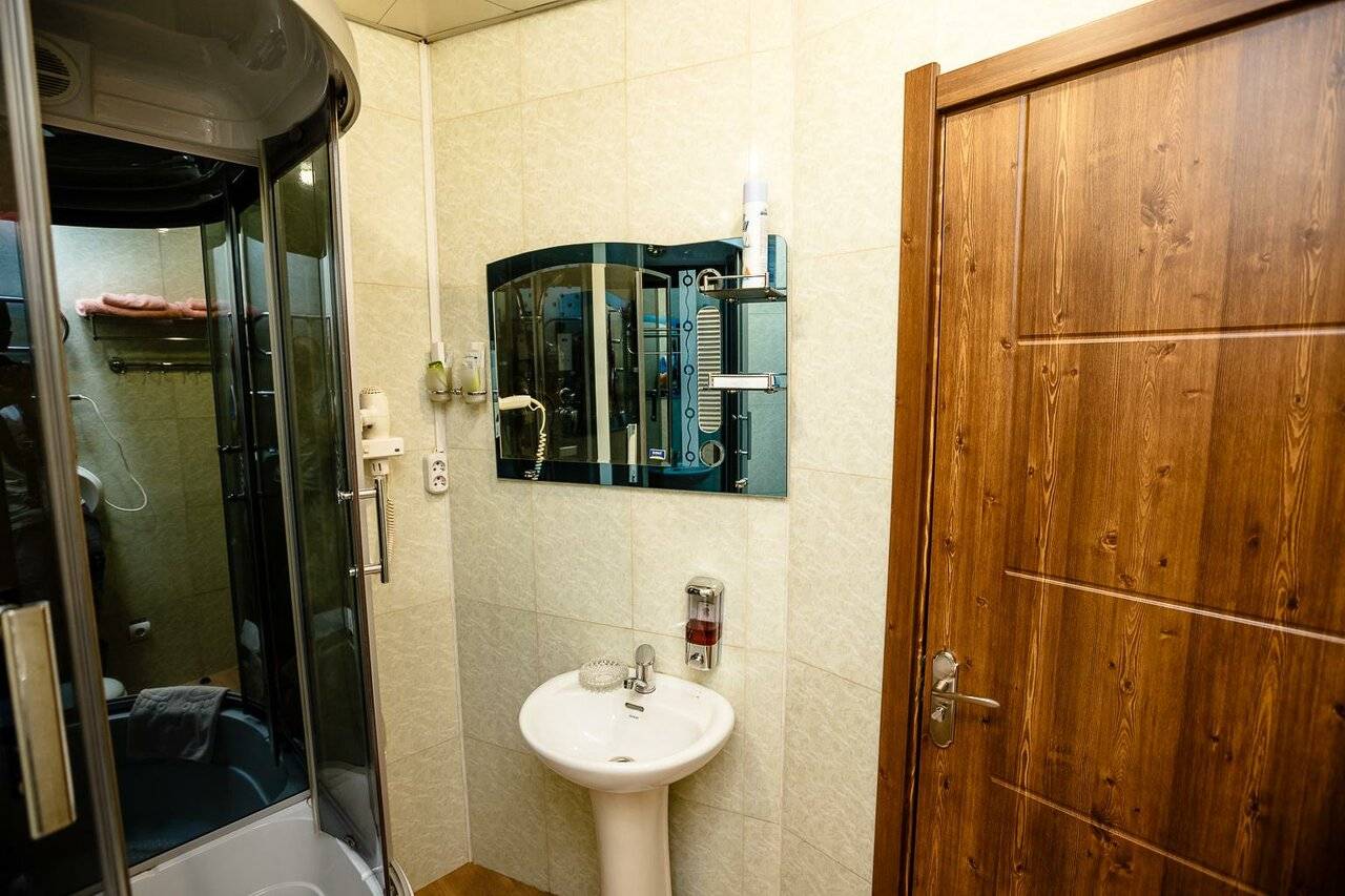 Фотографии номера Номер эконом с 1 двуспальной кроватью в Гостинице Боярд Уссурийск